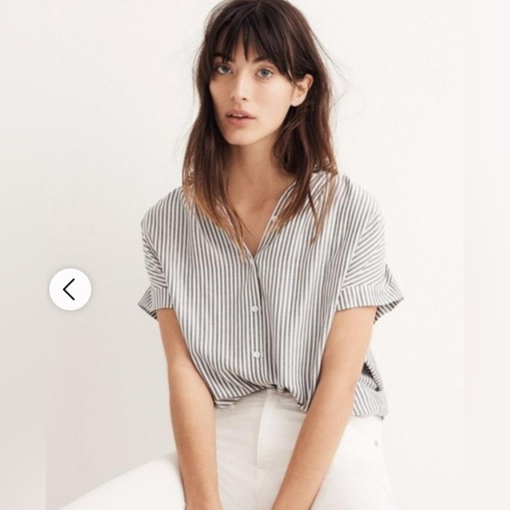 Madewell Pinstriped Button Down Top Shortsleeved. Dark Grey and White